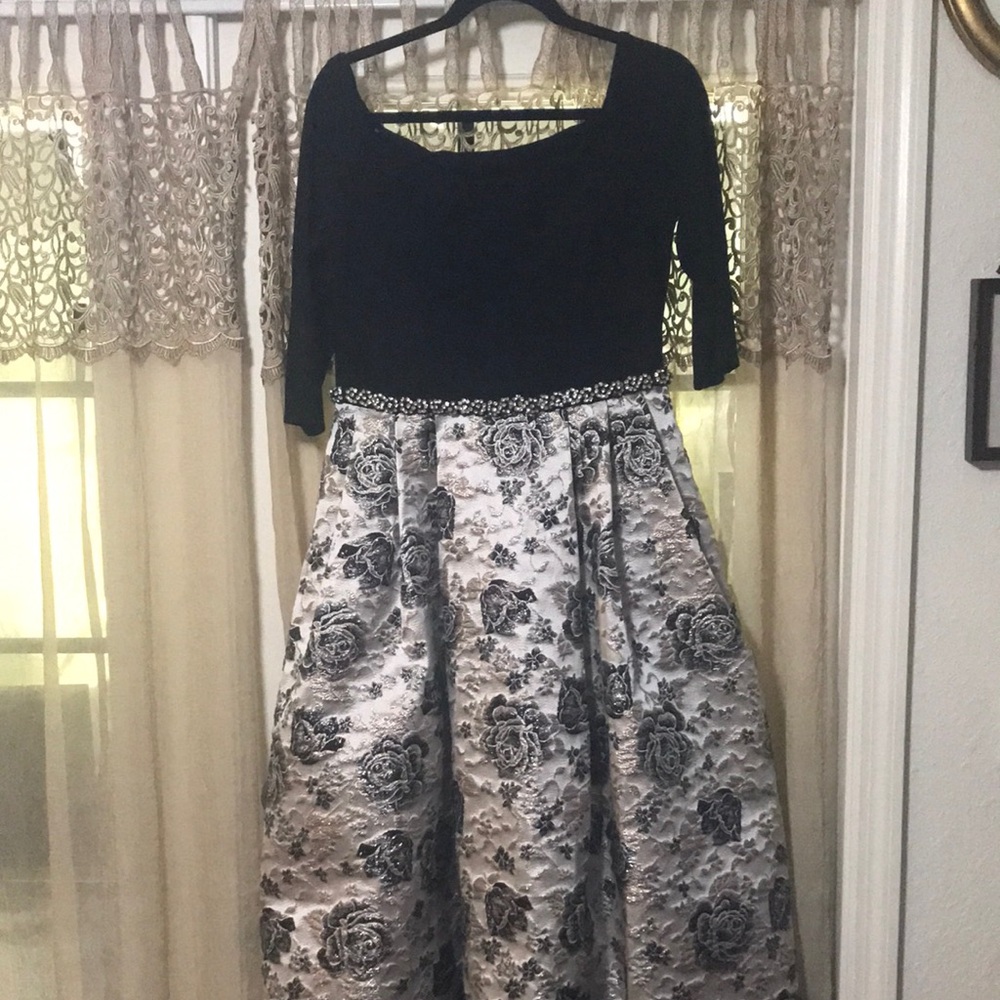 🐞Cachet Off- Shoulder Embellished Fit-and-Flare Dress